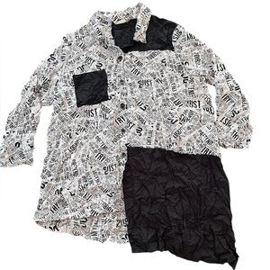 Chalet Et Ceci Black and White Graphic Print abstract crunch Top Womens L